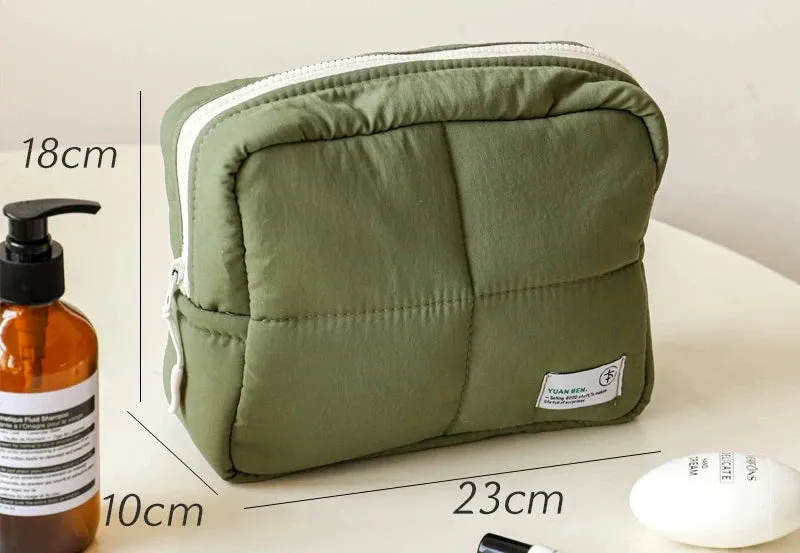 Charming Portable Waterproof Cosmetic Bag