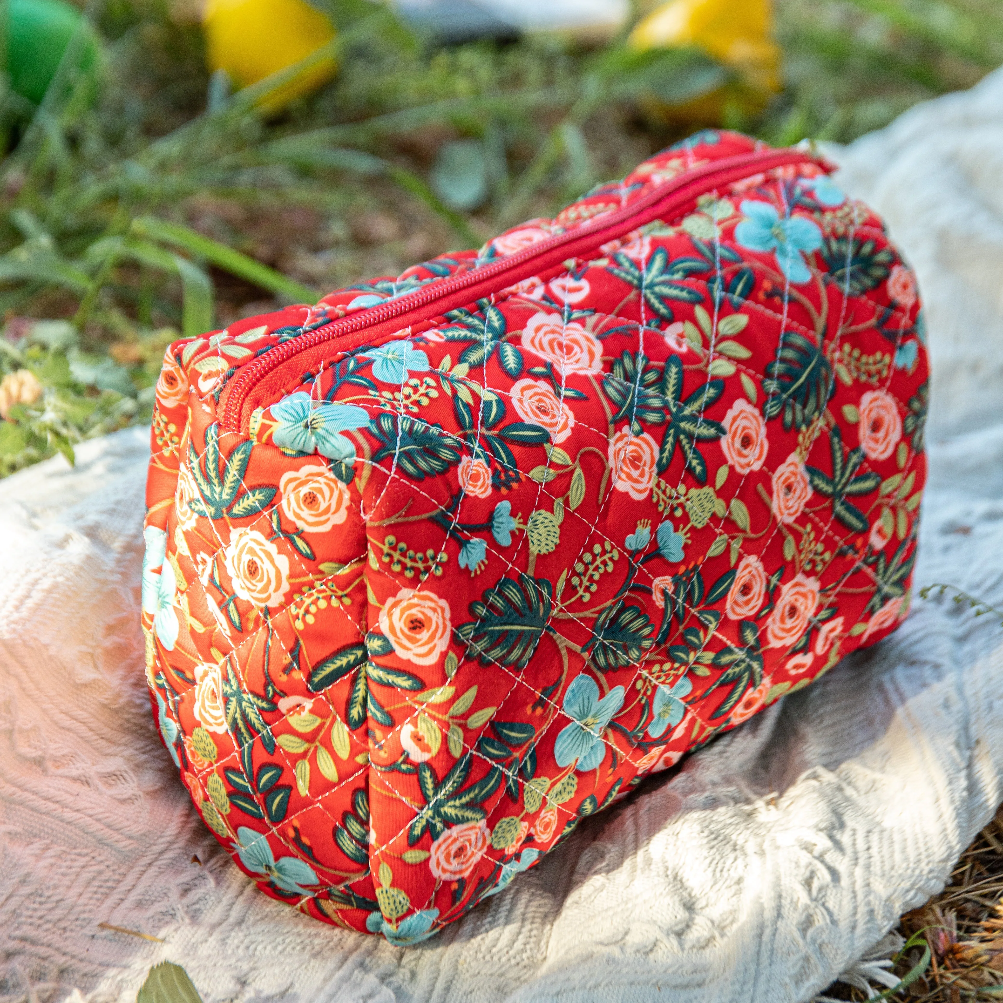 Floral Quilted Makeup Pouch - Travel-Friendly Cosmetic Bag