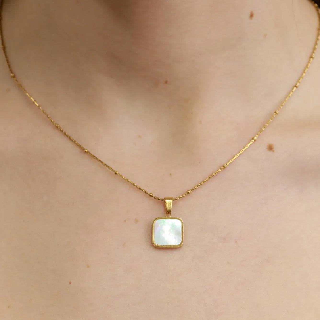 Leyte | Mother of Pearl 18k Gold Pendant Necklace