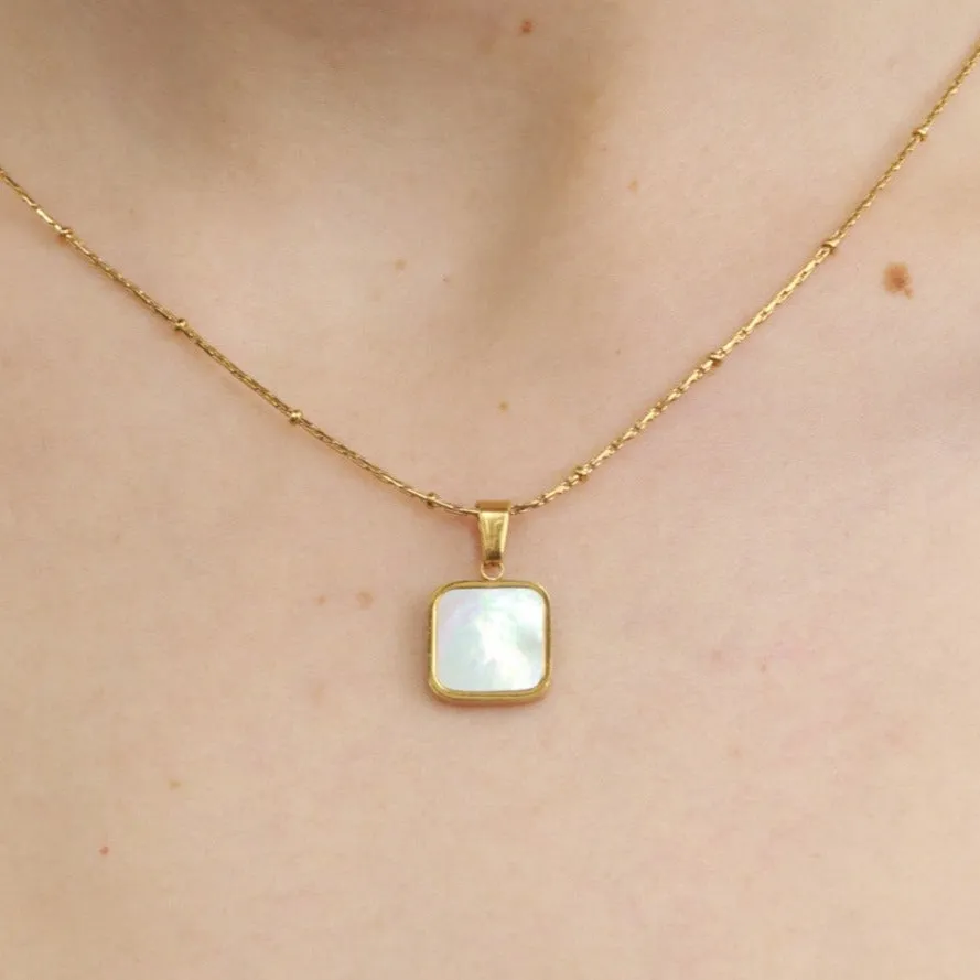 Leyte | Mother of Pearl 18k Gold Pendant Necklace