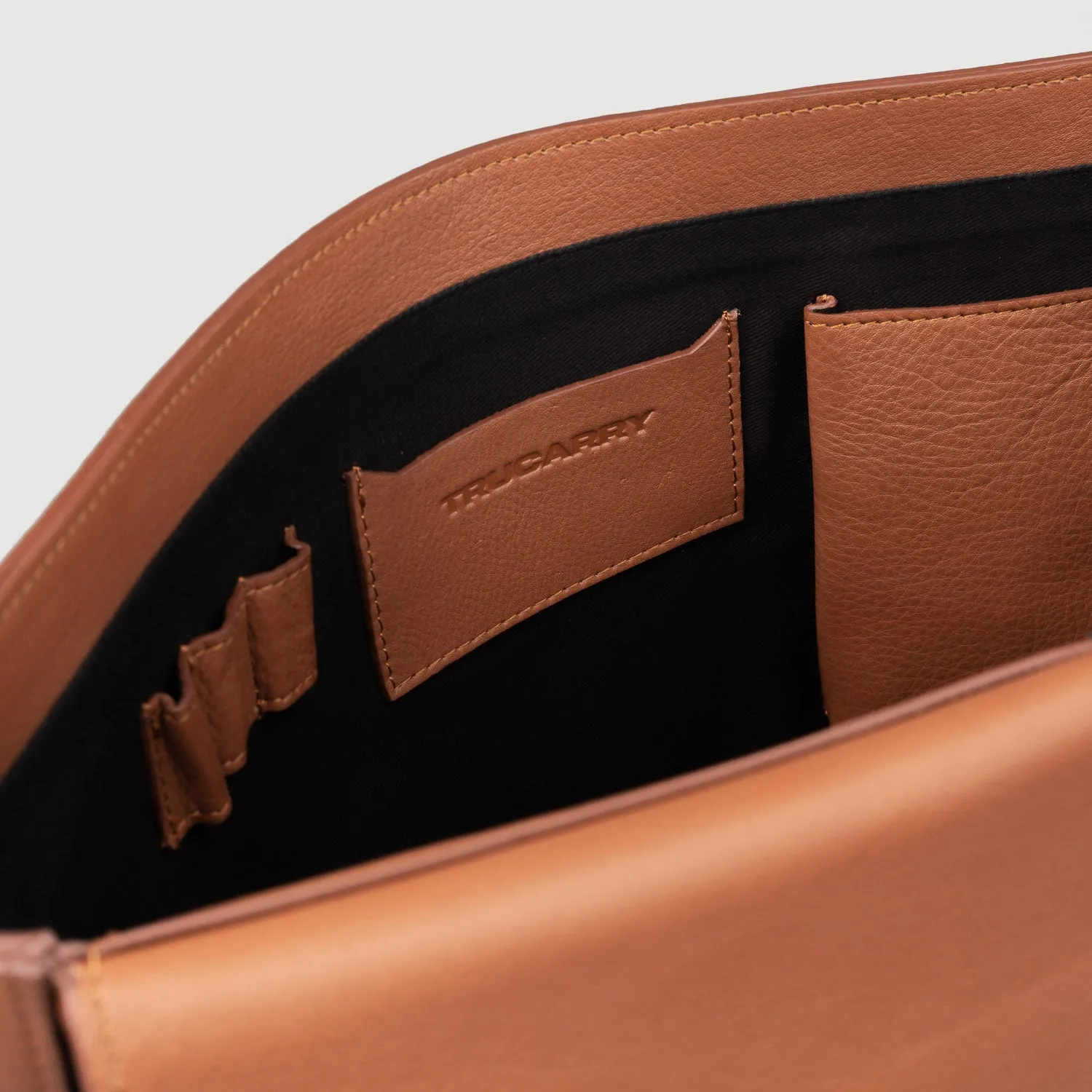 The Carismatico Brown Leather Messenger Bag